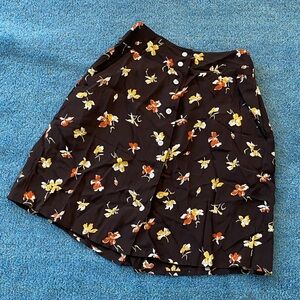 Banana Republic brown with flowers skirt
Size 0 $20